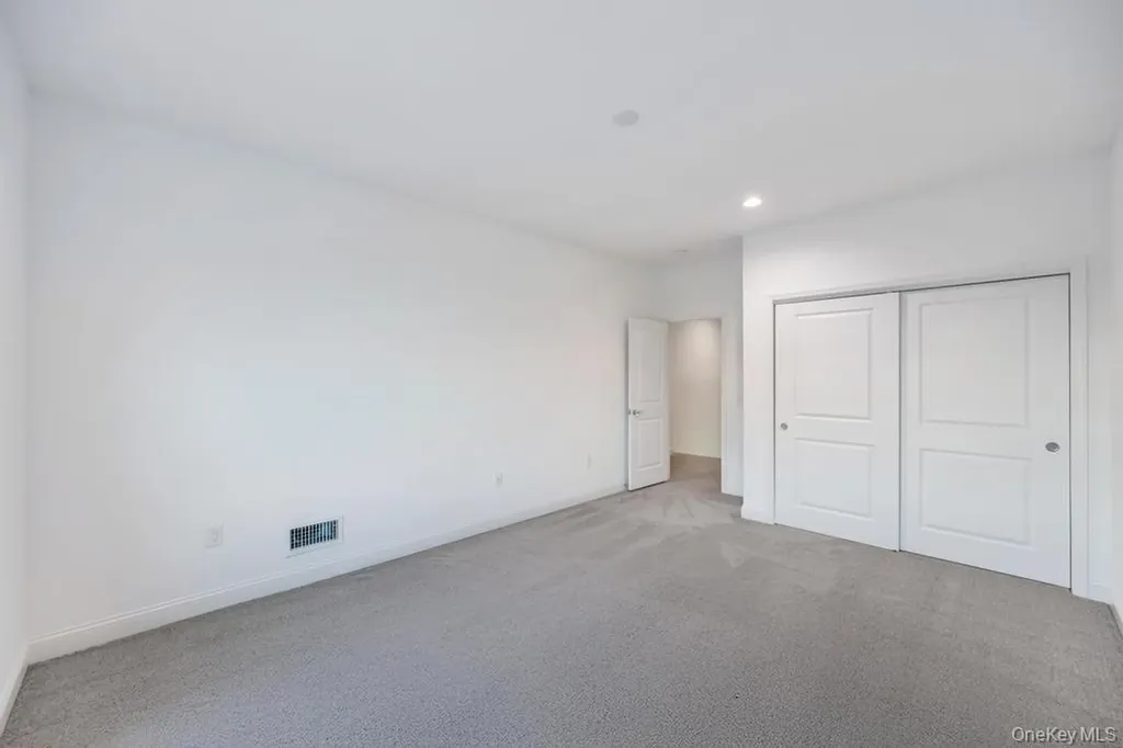 195 Belmont Circle Yaphank NY 11980