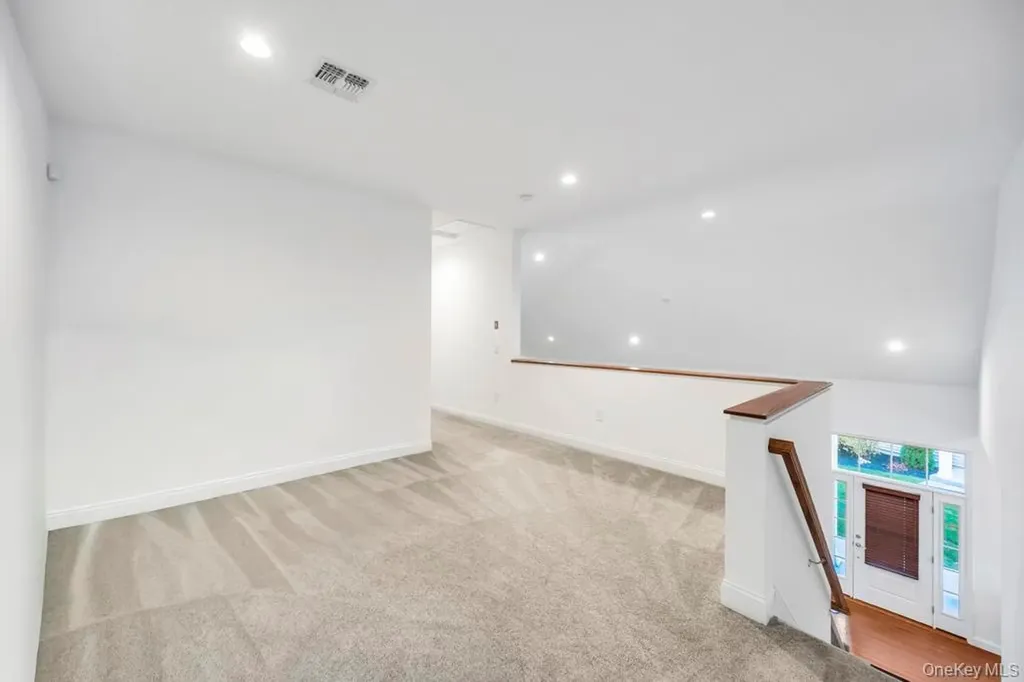 195 Belmont Circle Yaphank NY 11980
