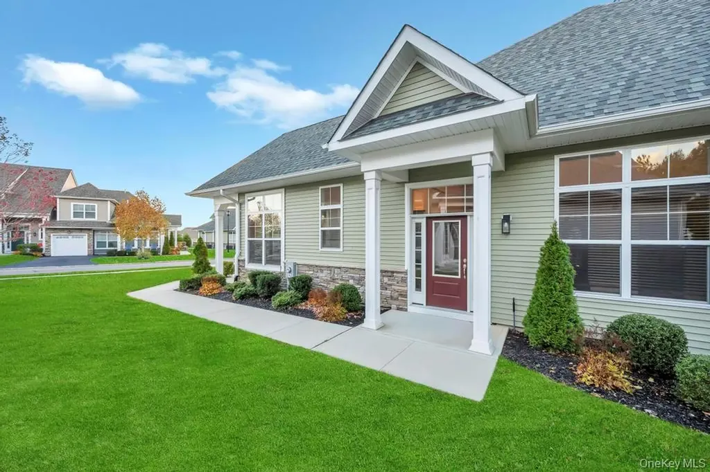 195 Belmont Circle Yaphank NY 11980