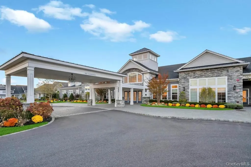 195 Belmont Circle Yaphank NY 11980