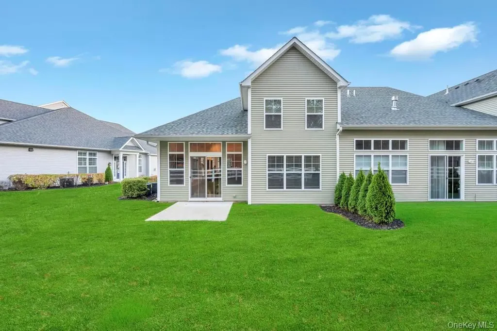 195 Belmont Circle Yaphank NY 11980