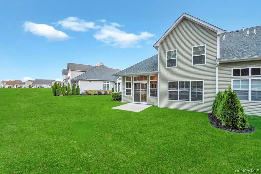 195 Belmont Circle Yaphank NY 11980