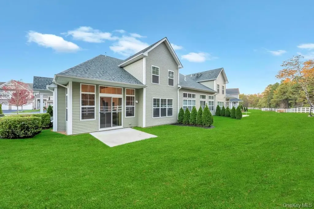 195 Belmont Circle Yaphank NY 11980