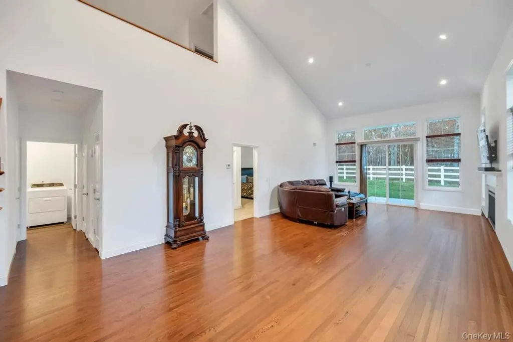 195 Belmont Circle Yaphank NY 11980