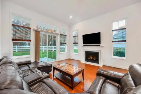 195 Belmont Circle Yaphank NY 11980