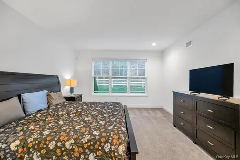 195 Belmont Circle Yaphank NY 11980