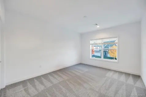 195 Belmont Circle Yaphank NY 11980