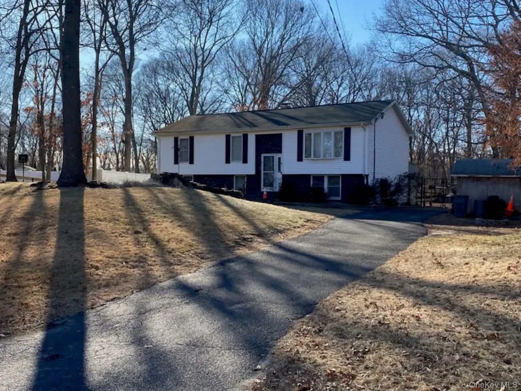 531 Boxwood Drive Shirley NY 11967