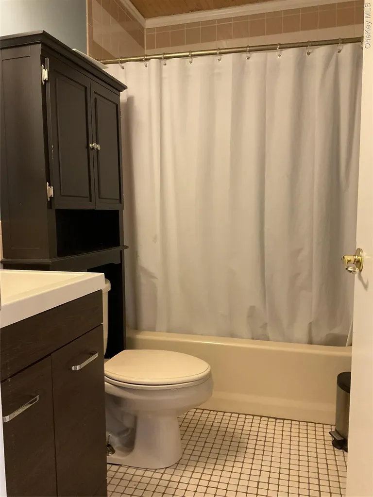 531 Boxwood Drive Shirley NY 11967