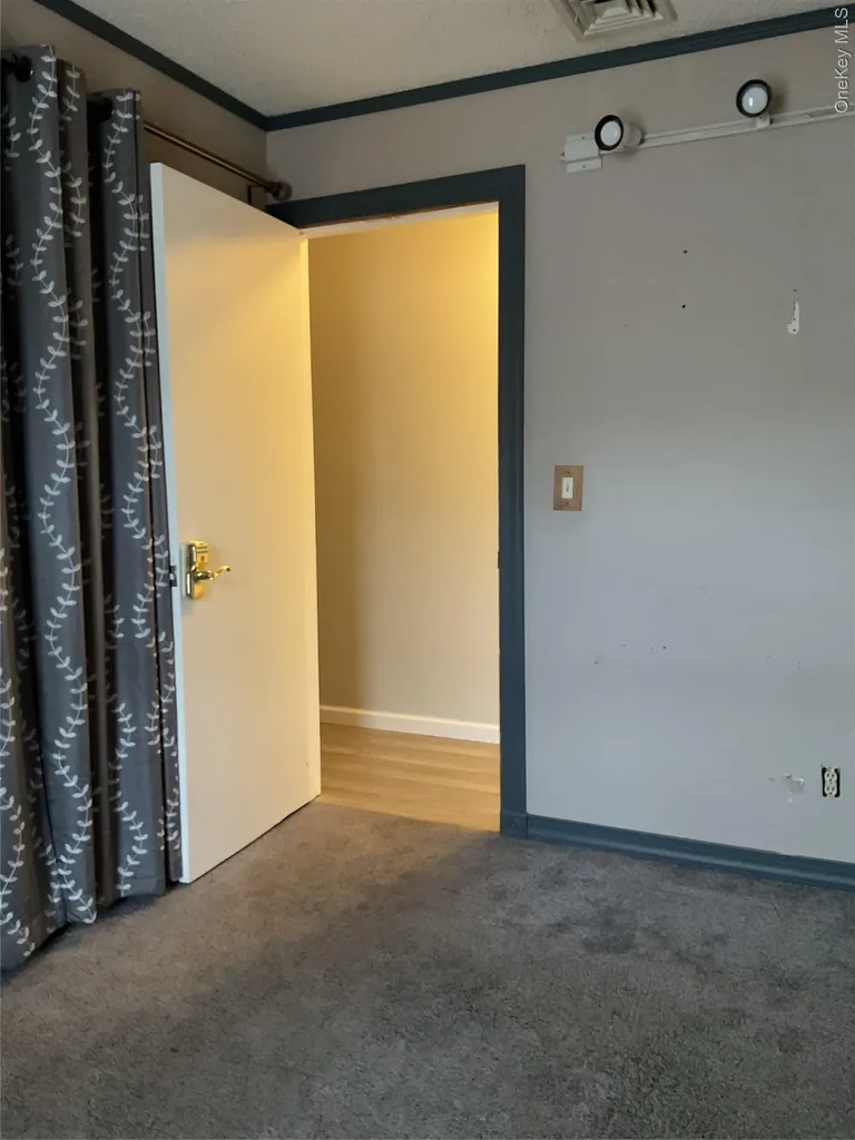 531 Boxwood Drive Shirley NY 11967