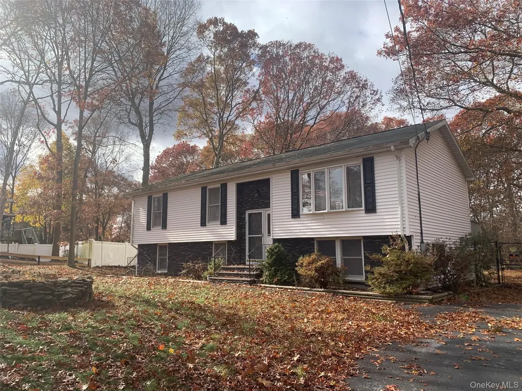 531 Boxwood Drive Shirley NY 11967