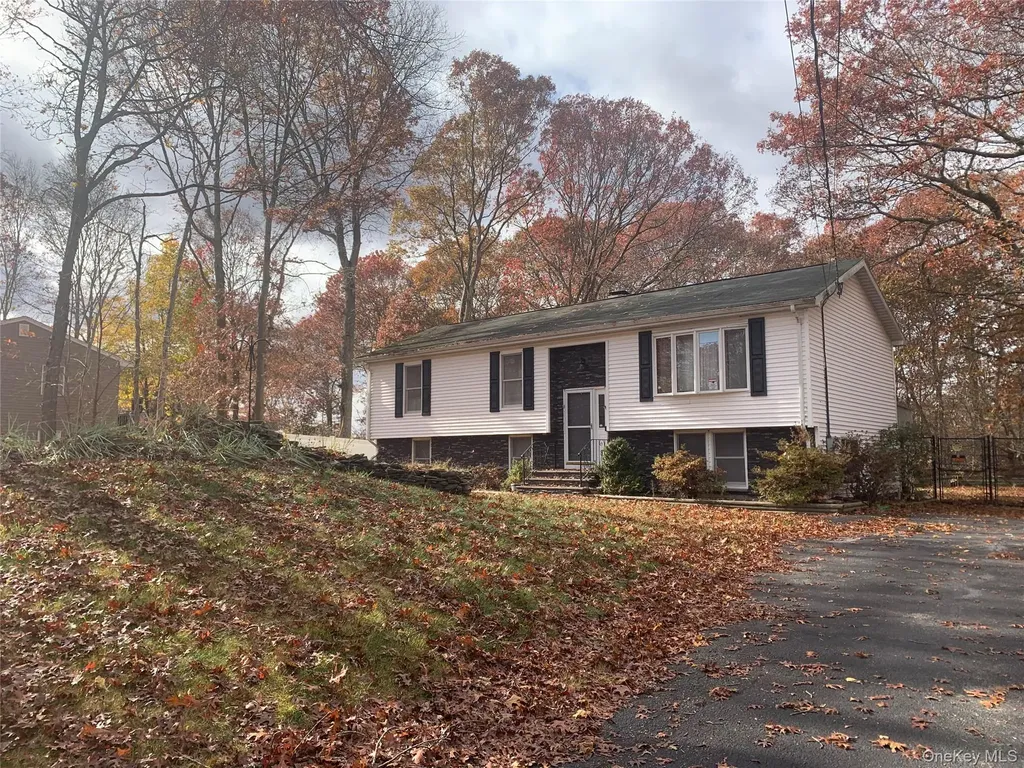 531 Boxwood Drive Shirley NY 11967