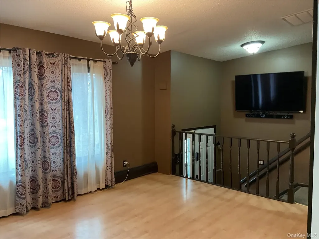 531 Boxwood Drive Shirley NY 11967