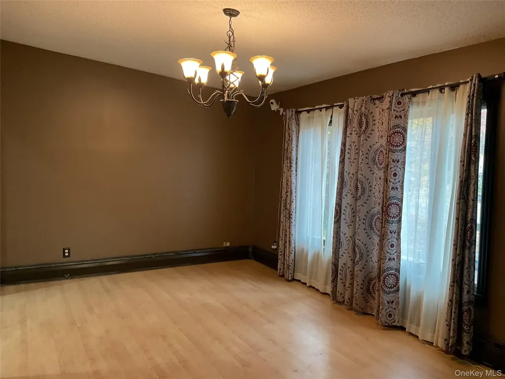 531 Boxwood Drive Shirley NY 11967