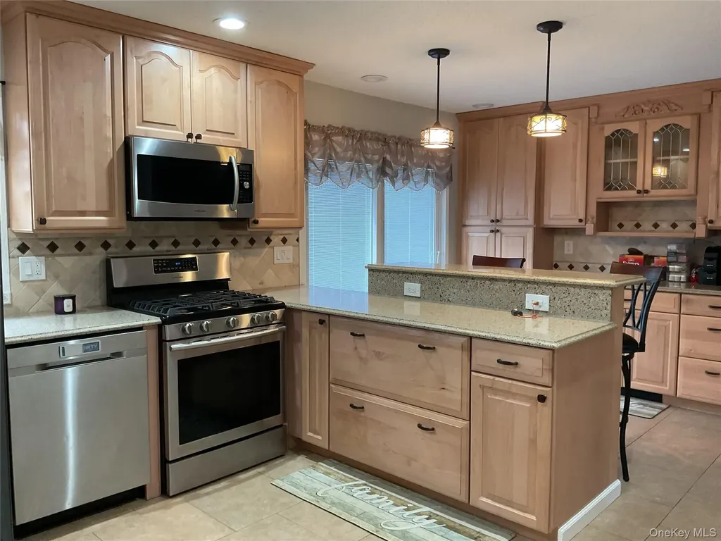 531 Boxwood Drive Shirley NY 11967