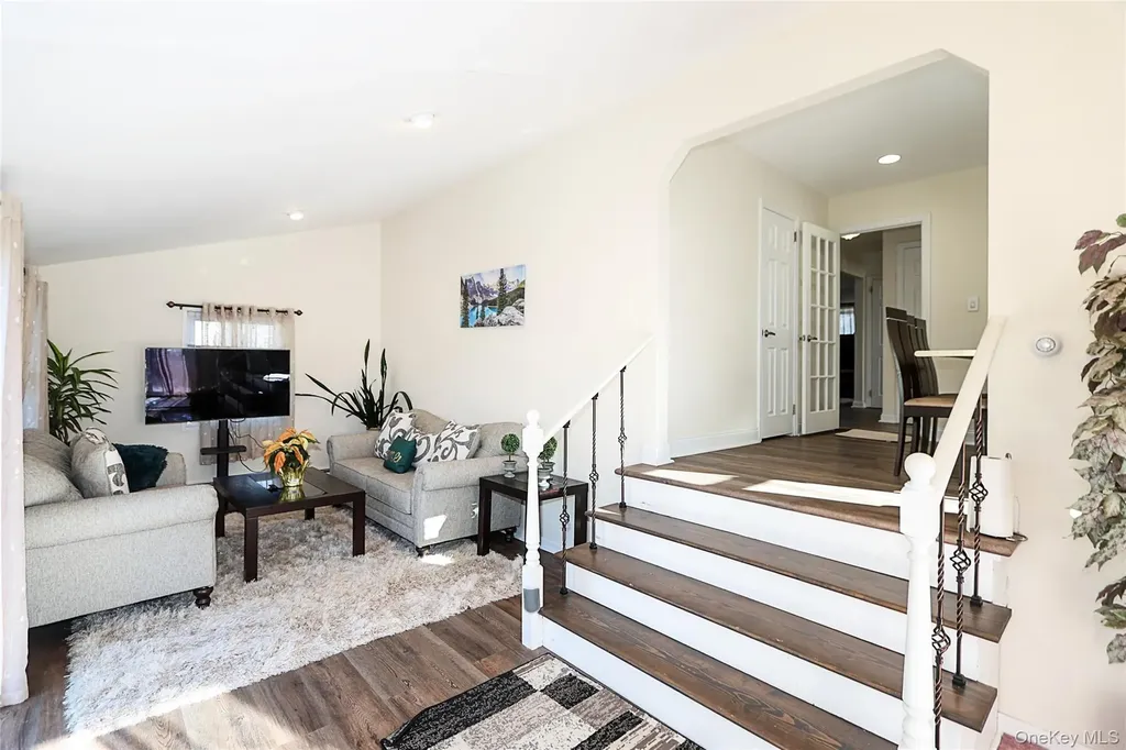 169 N 6th Street Bethpage NY 11714