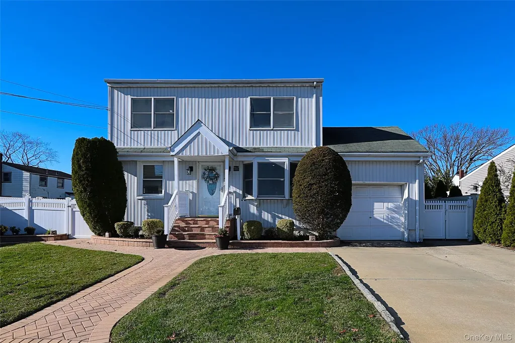 169 N 6th Street Bethpage NY 11714