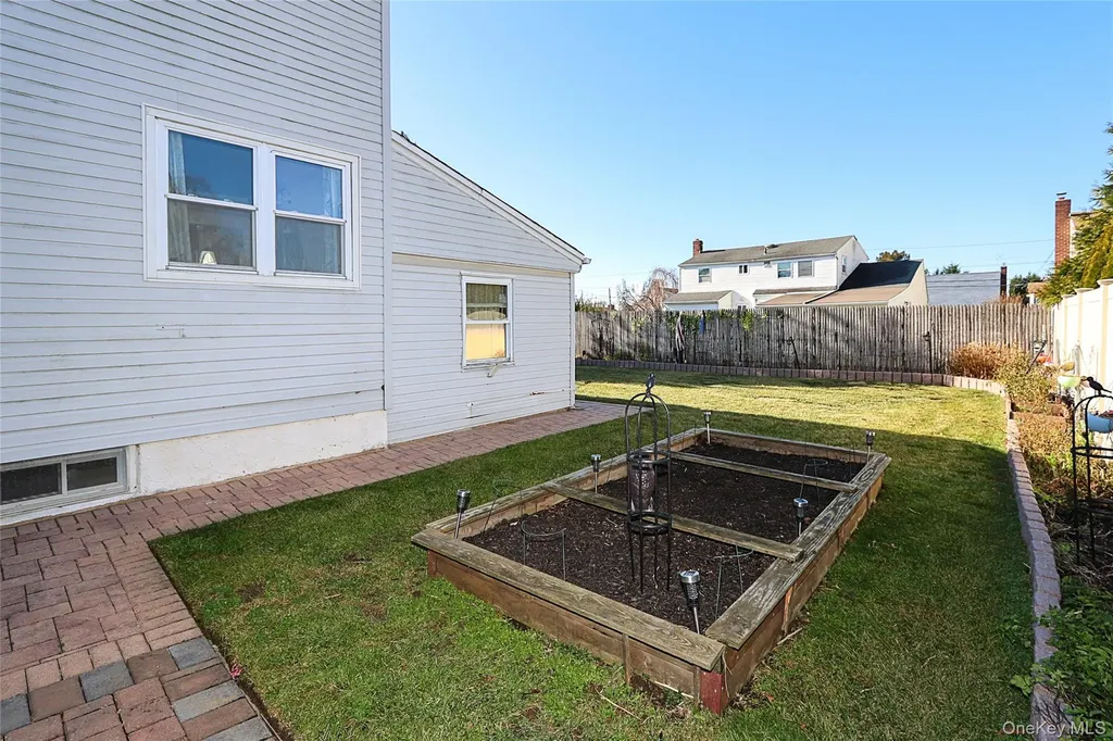 169 N 6th Street Bethpage NY 11714