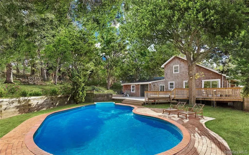 16 Peconic Road Hampton Bays NY 11946