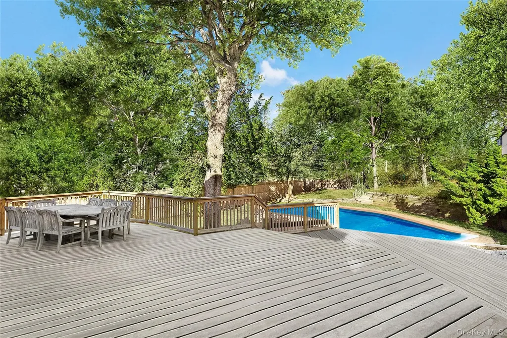 16 Peconic Road Hampton Bays NY 11946