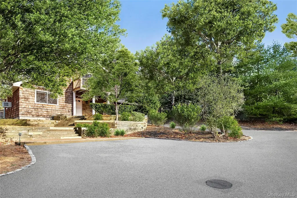 16 Peconic Road Hampton Bays NY 11946