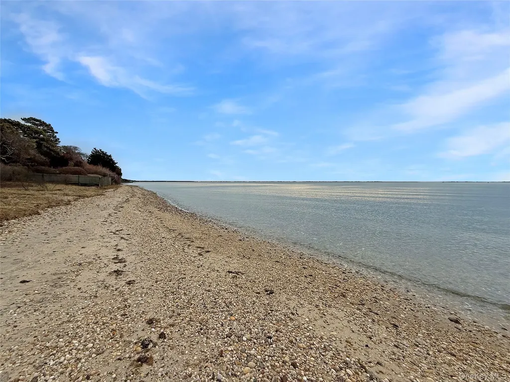 16 Peconic Road Hampton Bays NY 11946
