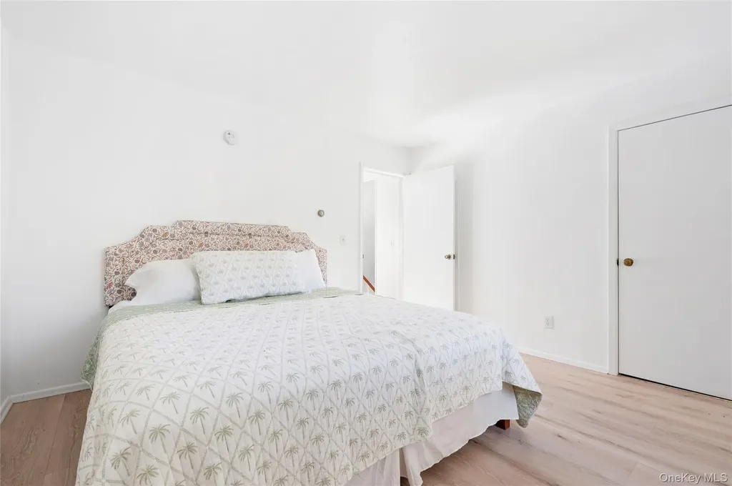 16 Peconic Road Hampton Bays NY 11946