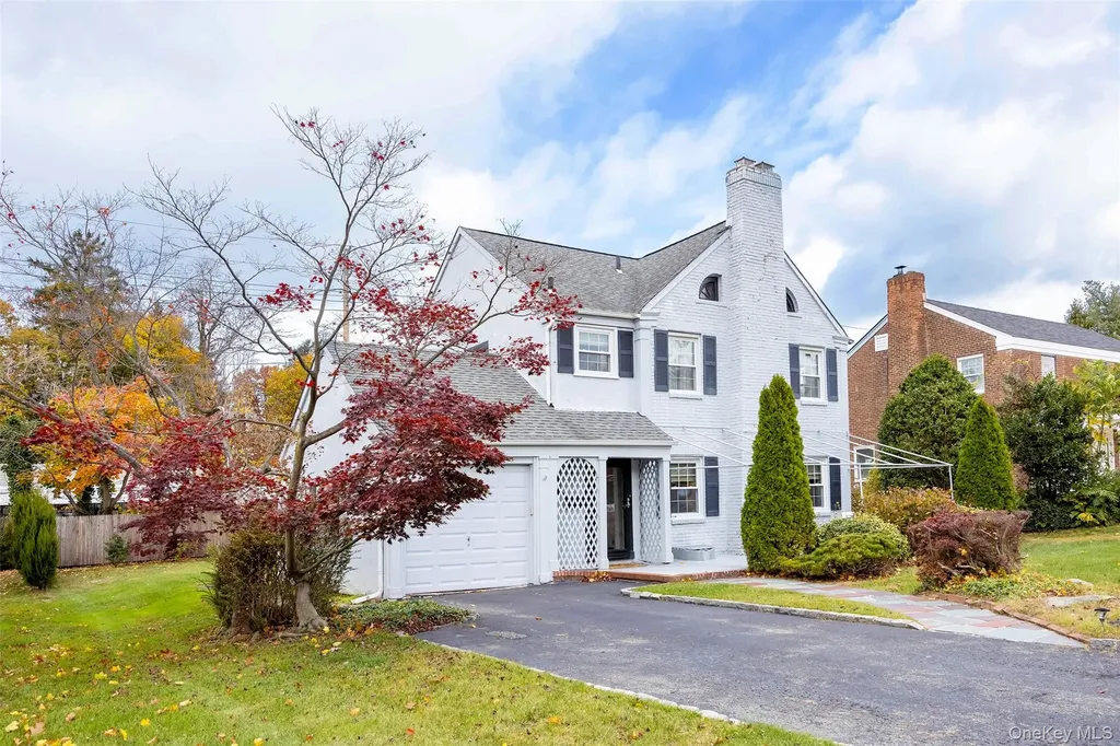 65 Old Mill Road Manhasset NY 11030
