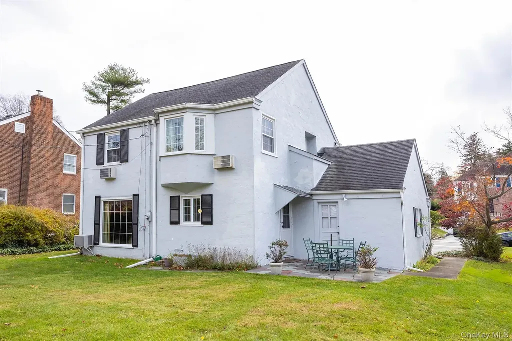 65 Old Mill Road Manhasset NY 11030