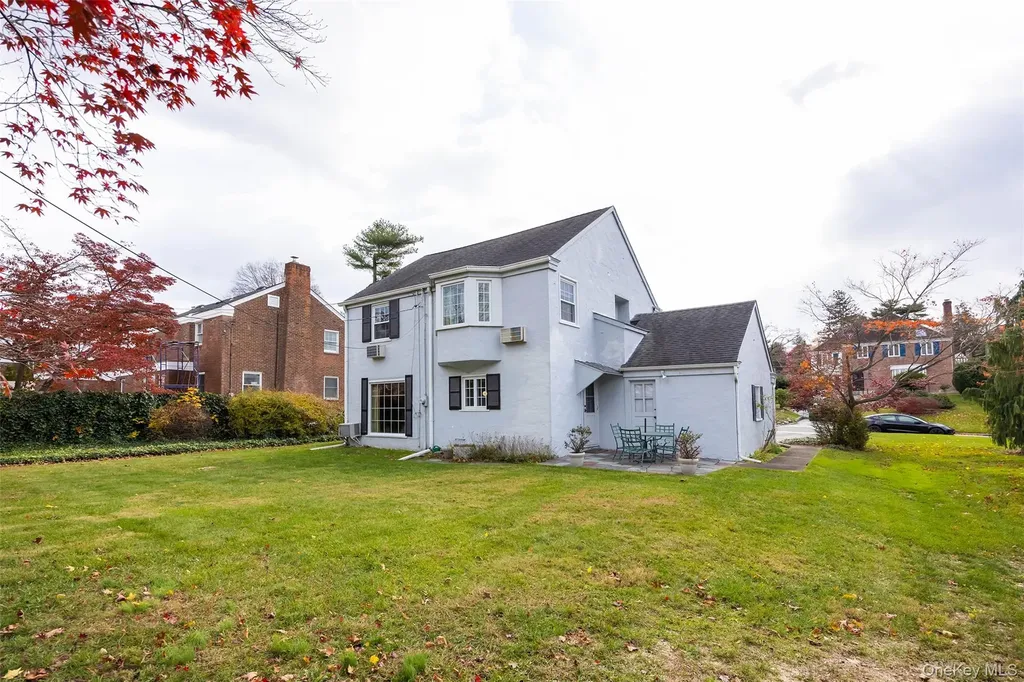 65 Old Mill Road Manhasset NY 11030