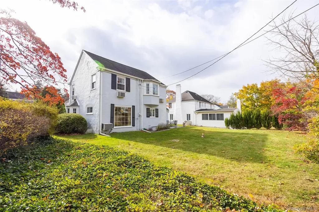 65 Old Mill Road Manhasset NY 11030