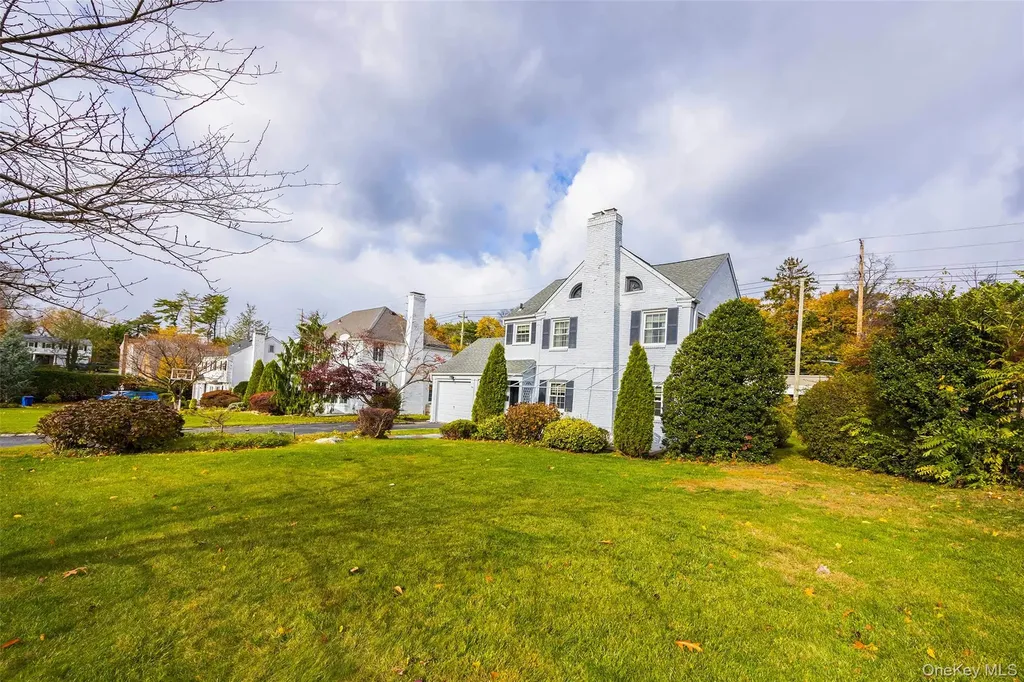 65 Old Mill Road Manhasset NY 11030