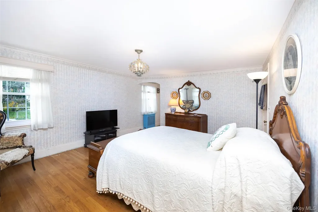 65 Old Mill Road Manhasset NY 11030