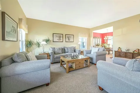 6 Laurel Crescent Manorville NY 11949