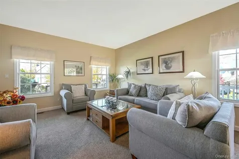 6 Laurel Crescent Manorville NY 11949