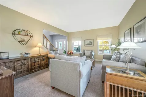 6 Laurel Crescent Manorville NY 11949