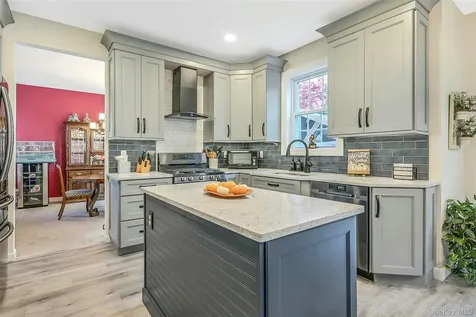 6 Laurel Crescent Manorville NY 11949