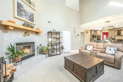 6 Laurel Crescent Manorville NY 11949