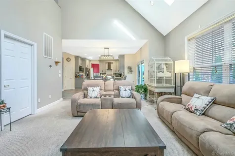 6 Laurel Crescent Manorville NY 11949