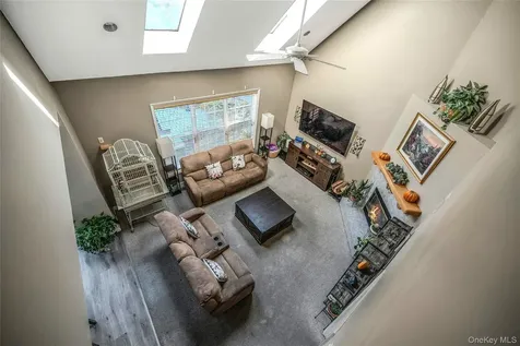 6 Laurel Crescent Manorville NY 11949