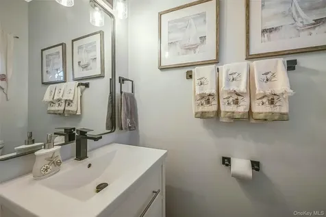 6 Laurel Crescent Manorville NY 11949