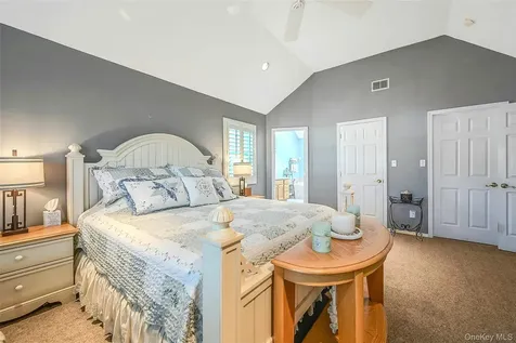 6 Laurel Crescent Manorville NY 11949