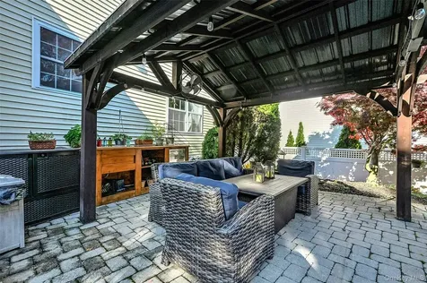 6 Laurel Crescent Manorville NY 11949