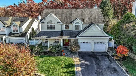 6 Laurel Crescent Manorville NY 11949