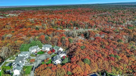 6 Laurel Crescent Manorville NY 11949