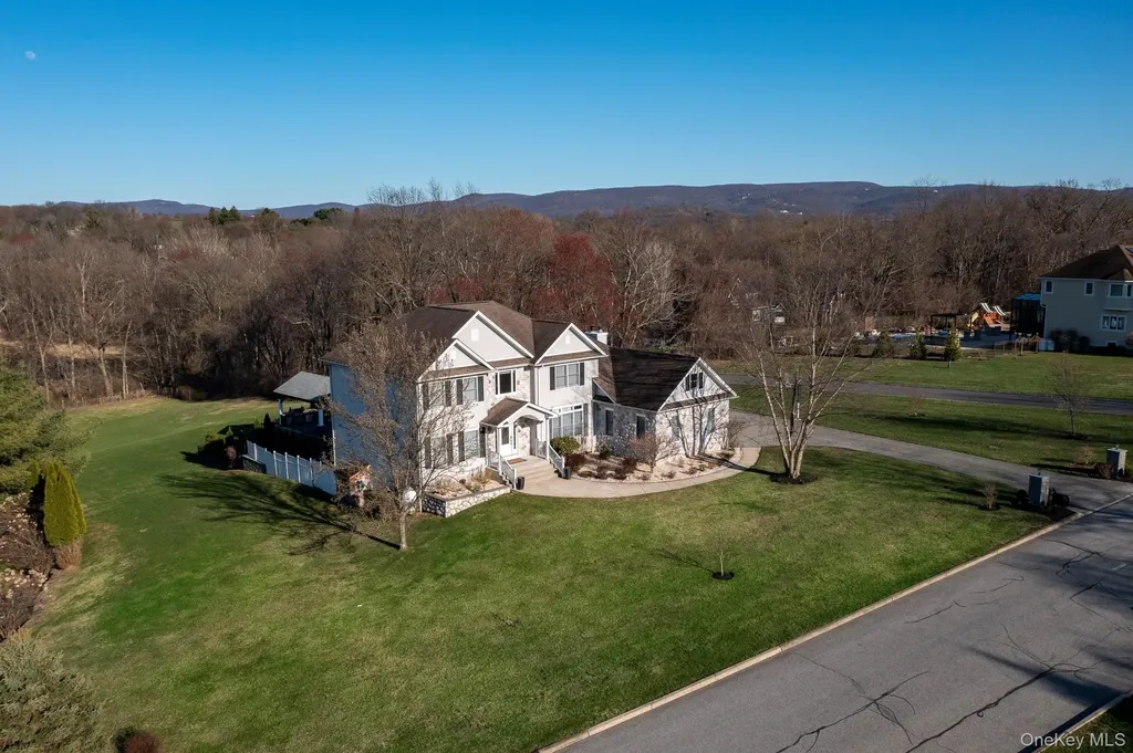 107 Denniston Drive New Windsor NY 12553