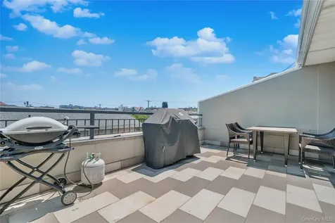 208 Beach 124th Street Far Rockaway NY 11694