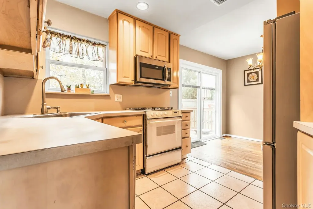 77 Marvin Lane Commack NY 11725