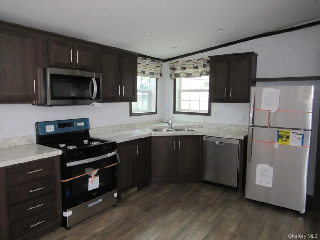 525 57 Riverleigh Avenue Riverhead NY 11901