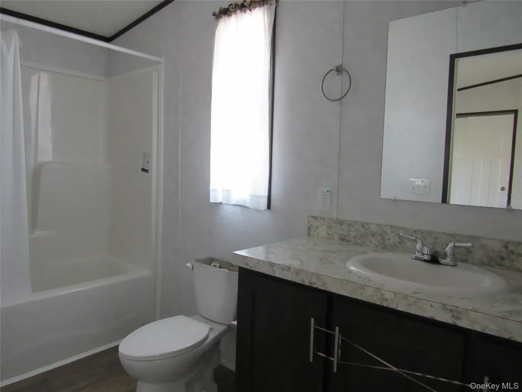 525 57 Riverleigh Avenue Riverhead NY 11901